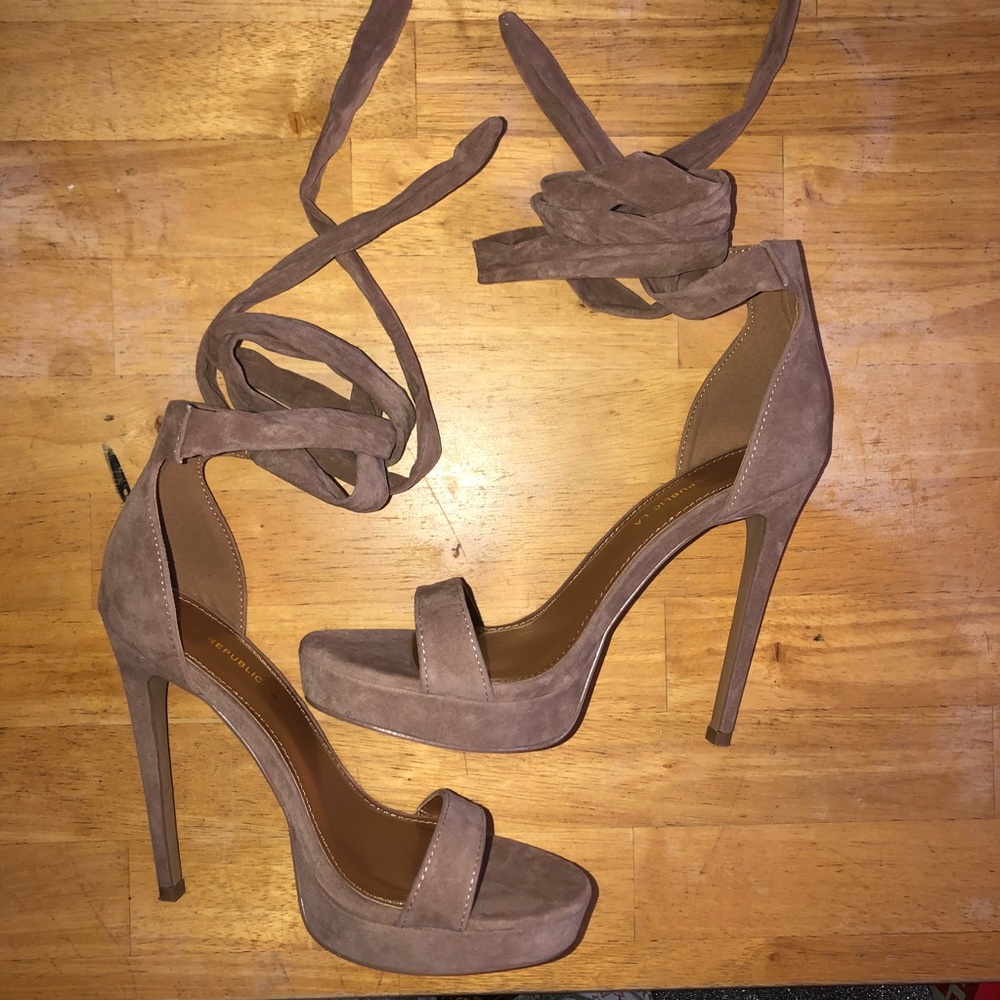 Nude Heels size 8